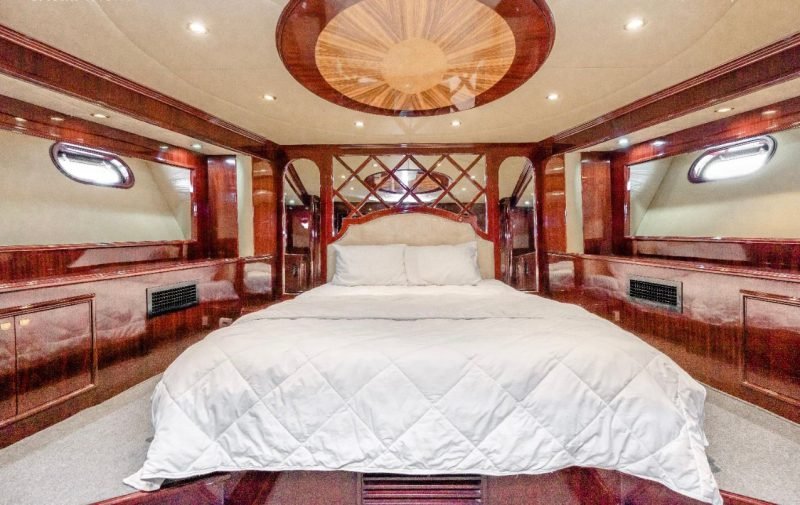 50 FT Luxury Yacht Aed 550 Hour only – photo 7