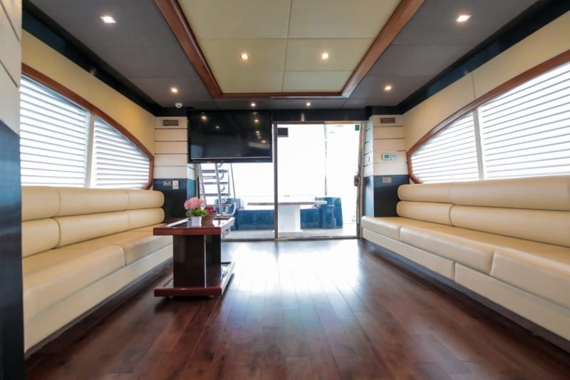 90 Feet Luxury Party Yacht Capacity 50 Guests